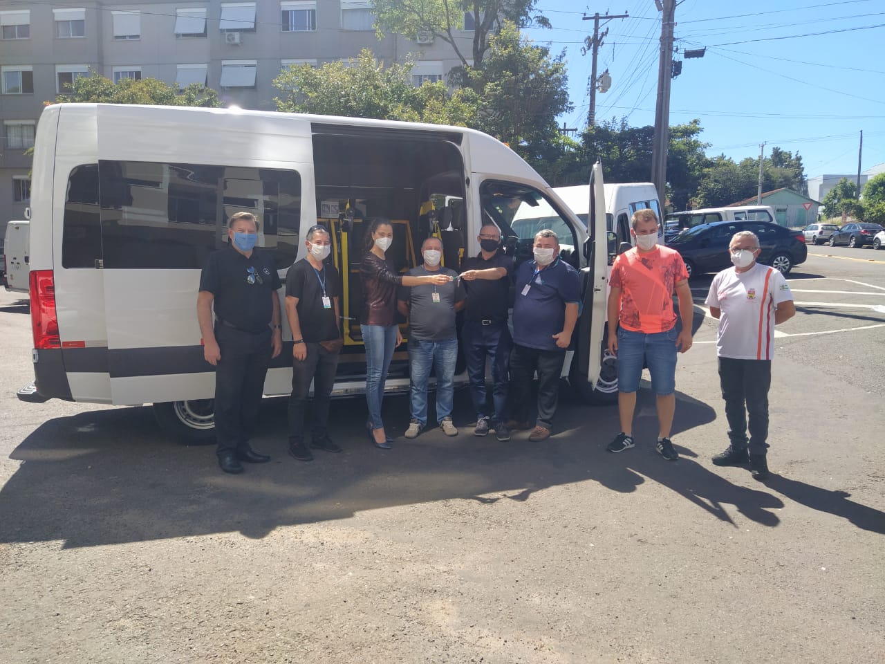  Secretaria de Sa?de adquire van de transporte de cadeirantes 