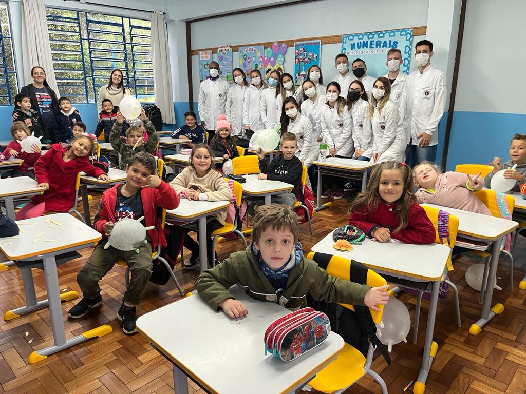  Prefeitura e URI realizam trabalhos de sa?de bucal nas escolas 