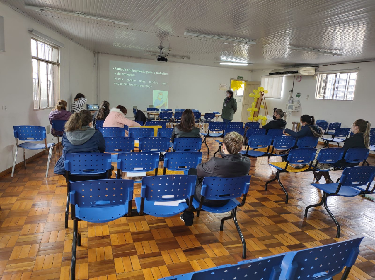  Preven??o de acidente de trabalho ? tema de palestra para enfermeiras 