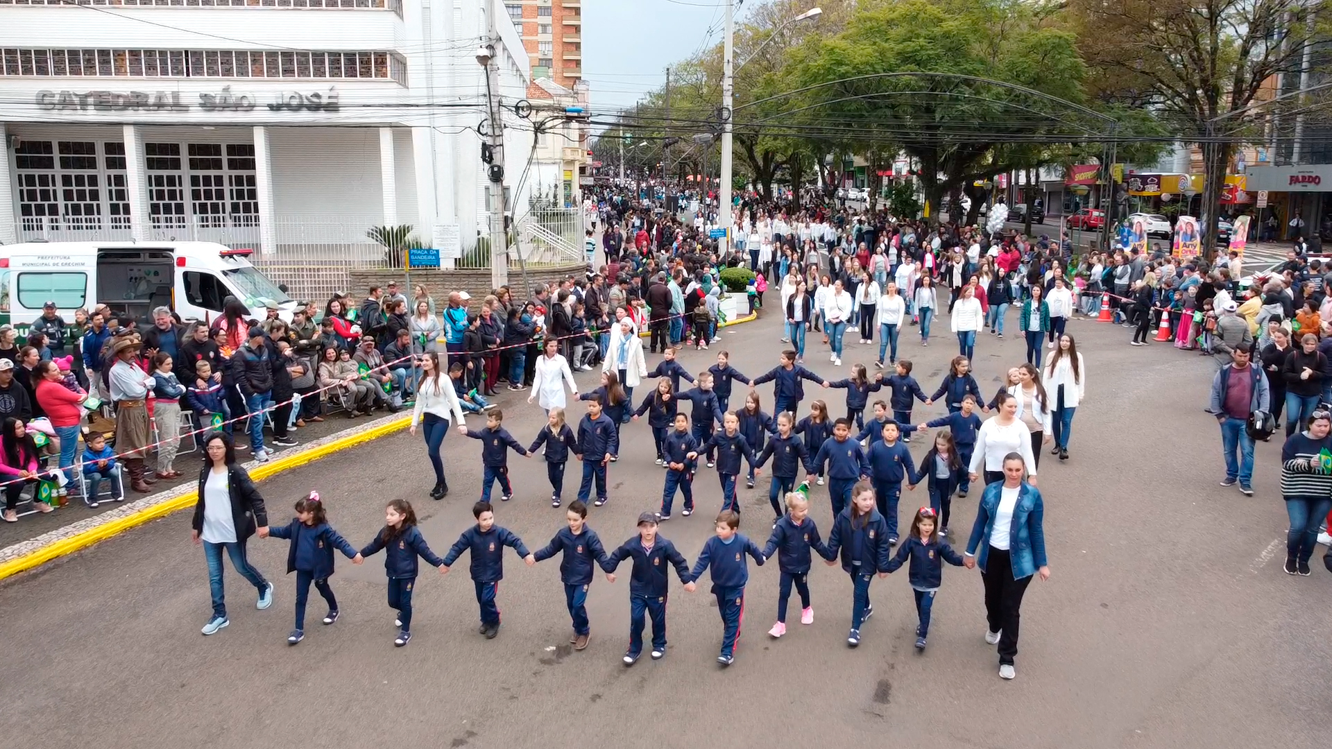  Desfile C?vico re?ne seguran?a, educa??o, cultura e entidades da sociedade civil organizada