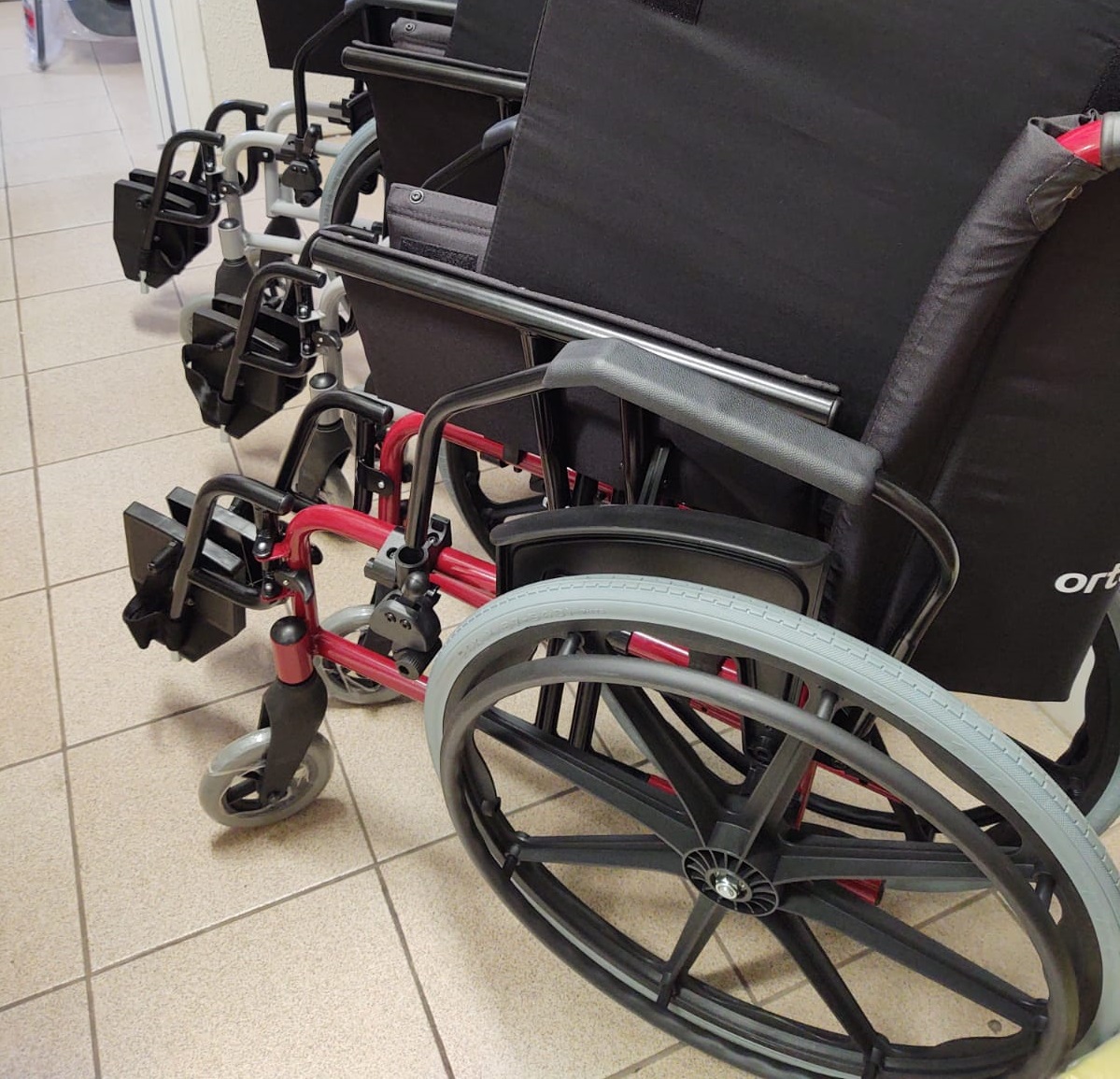  Santa Terezinha adquire novas cadeiras de rodas em parceria com iniciativa privada 