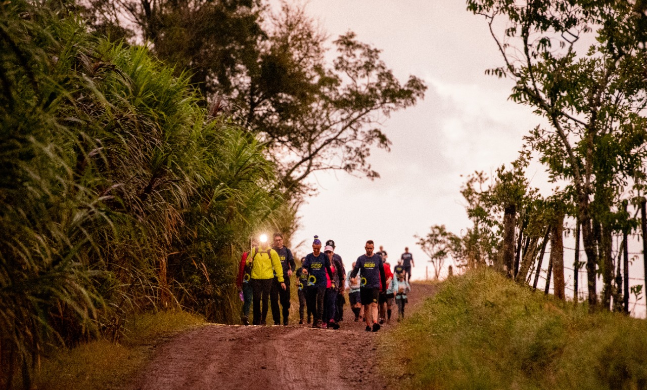  Caminhada de 17Km do SESI t?m mais de 400 participantes