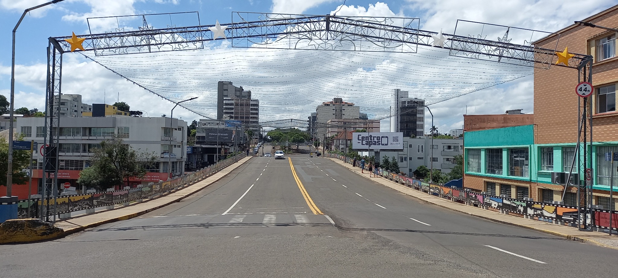  Tr?nsito ter? bloqueios no centro durante o fim de semana para retirada da decora??o do Natal Erechim 2021