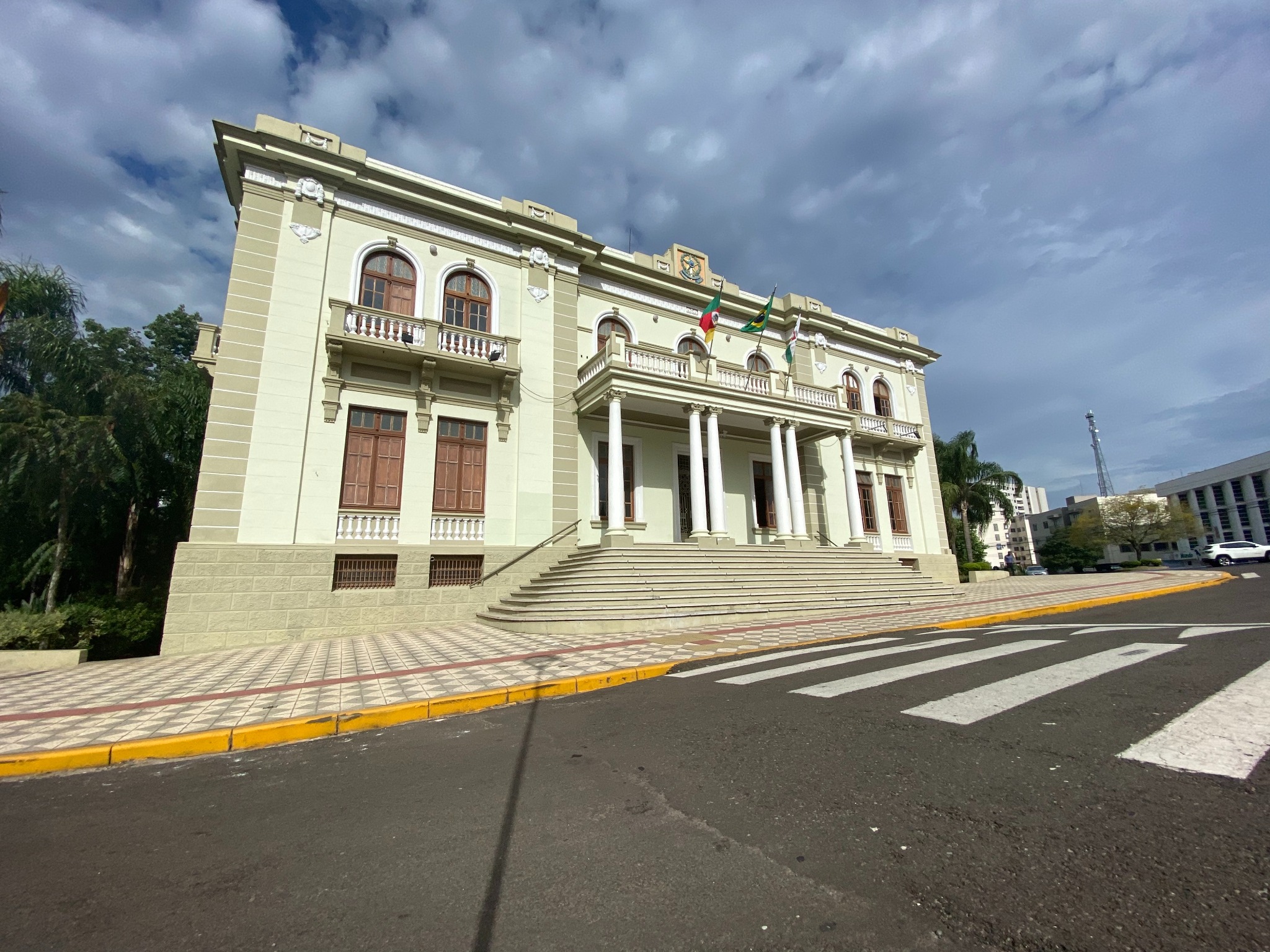 Prefeitura Municipal de Erechim - Publicado chamamento para expositores da  25ª Feira do Livro de Erechim