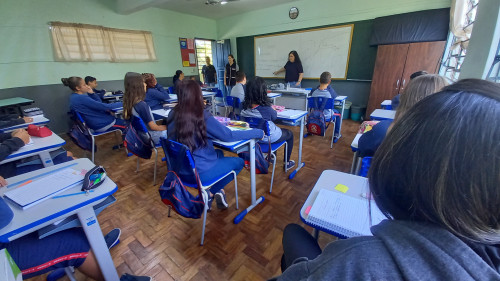 Estudantes do Ensino Fundamental voltam ?s aulas