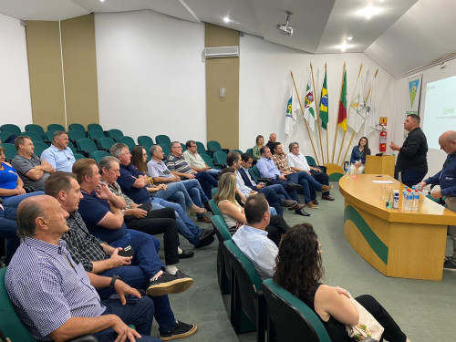 Prefeito e secret?rio participam de palestra com SENAR no Sindicato Rural 