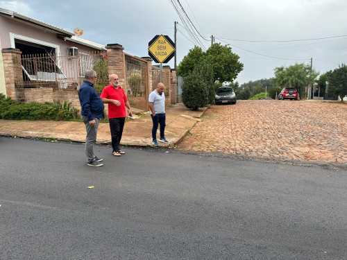 Mais tr?s ruas conclu?das com obras de asfaltamento a quente em Erechim