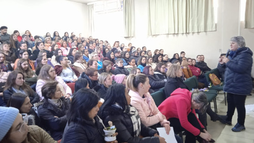 Auxiliares de Disciplina das Escolas Municipais realizam forma??o 