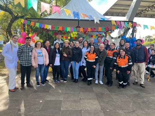 'Arraiá da Vacina' mobiliza comunidade com festa,