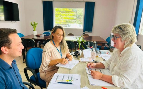 Trabalho conjunto no desenvolvimento da Educa??o