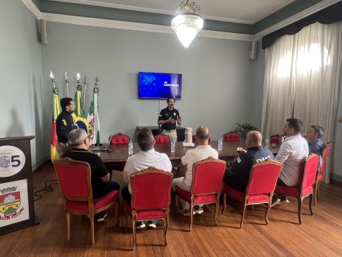 Prefeito Polis visita obras em ginásio no bairro Copas Verdes do programa Meu Bairro Melhor