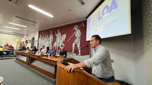 Prefeito Polis entrega LOA para presidente da Câmara de Vereadores 