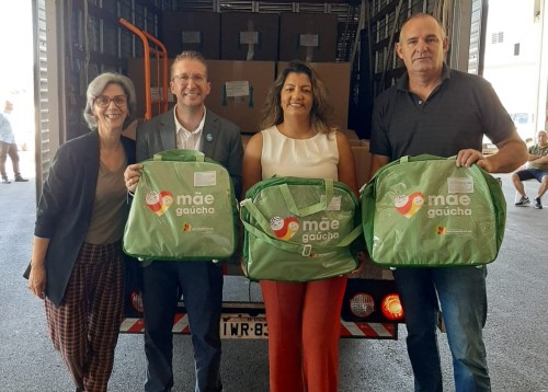 Secretário de Estado Beto Fantinel entrega kits do Projeto Mãe Gaúcha em Erechim