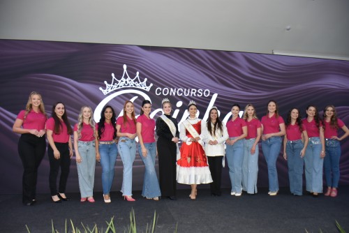 Candidatas com a  Rainha e Princesas da Frinape 2022